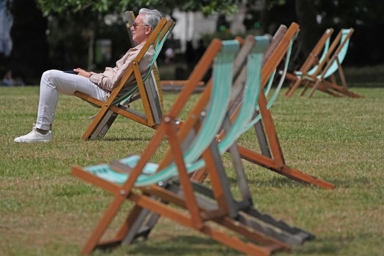 Temperatures of 30C on way as yellow rain warning issued for parts of UK